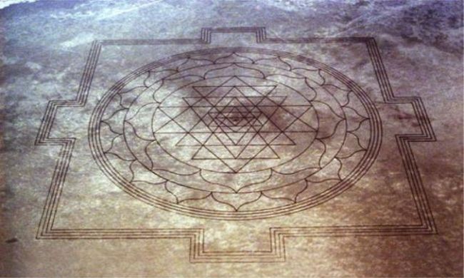 http _i2.wp.com_www.abzu2.com_wp-content_uploads_2015_01_sri-yantra-on-desert.jpg resize=640384